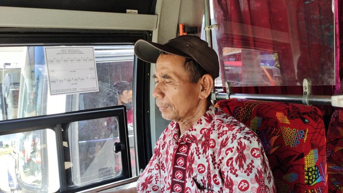 Sopir bus di Rangkasbitung ngeluh sepi penumpang