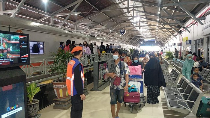 Stasiun Surabaya Pasar Turi