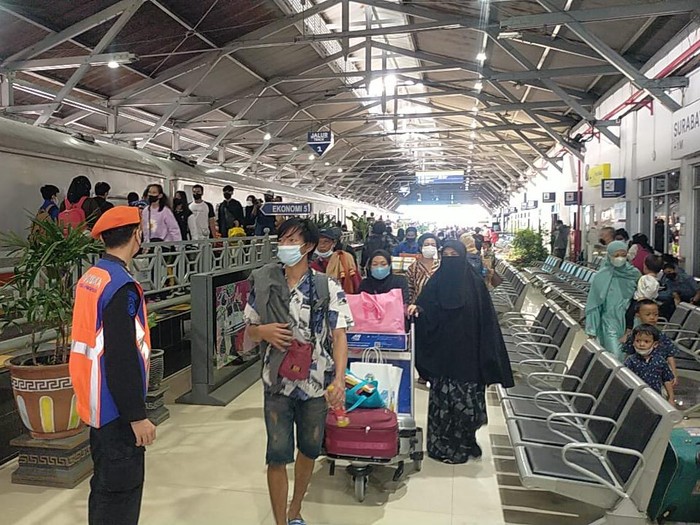 Stasiun Surabaya Pasar Turi