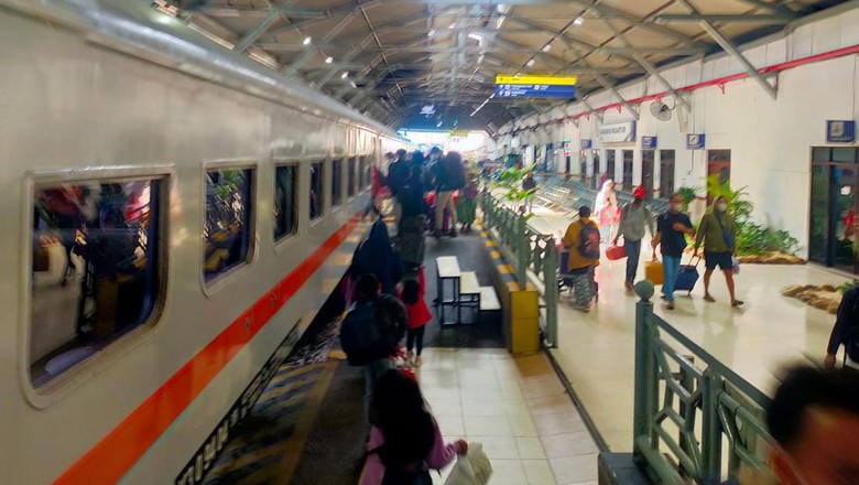 Stasiun Surabaya Pasar Turi