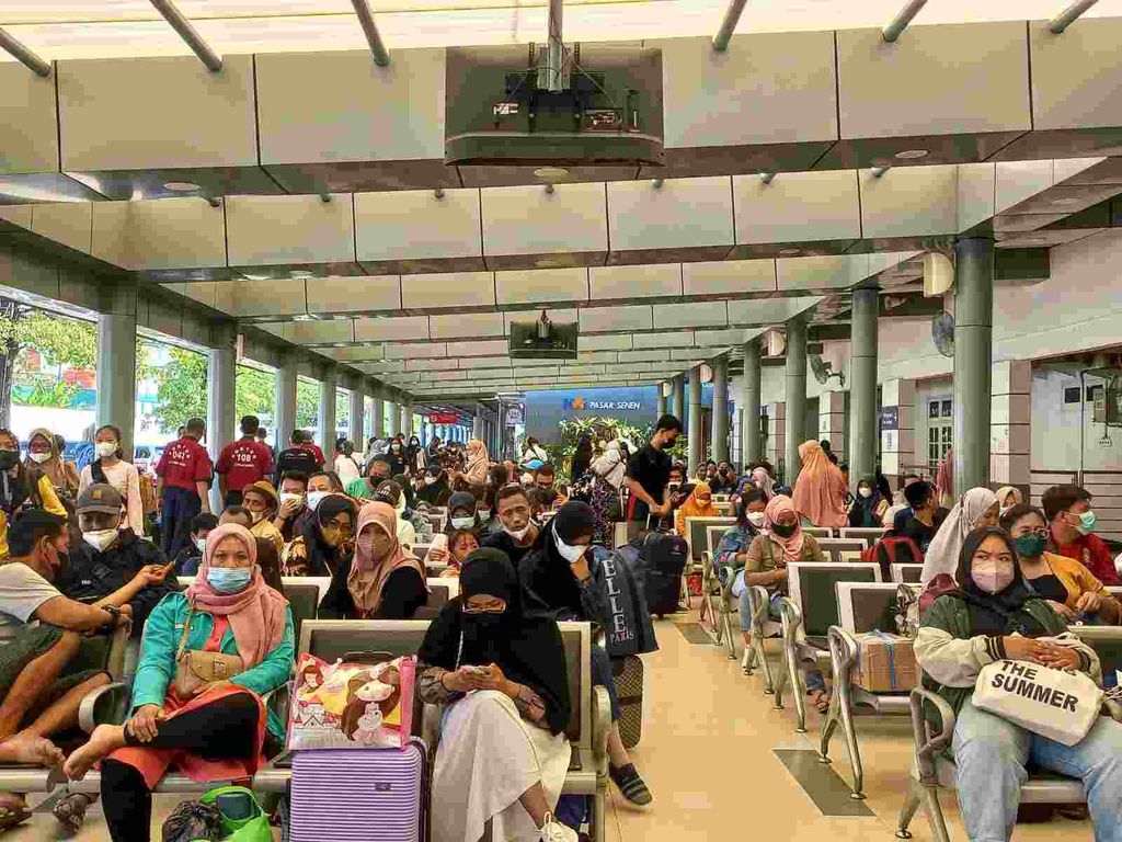 Suasana di Stasiun Pasar Senen H-7 Lebaran 2022 (Anggi-detikcom)