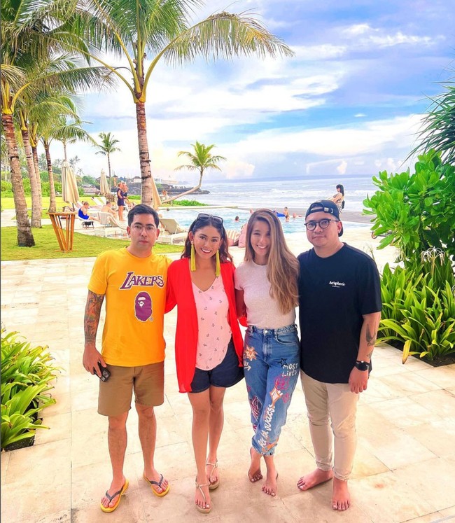 Thalita Latief mengatakan dia dan pria bernama lengkap Ichsan Reinaldy tersebut adalah teman sekolah. Dirinya membantah jadi perusak rumah tangga Ichan dengan Irene Fabiola. Foto: Instagram/@thalitalatief