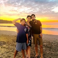 Wanita 33 tahun ini mengungkap kalau hubungannya dengan Ichan Rei sudah mendapat persetujuan dari sang anak, Rafello. Foto: Instagram/@thalitalatief