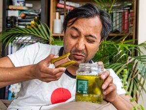 Netizen Ini Coba Makan 6 Makanan Viral di TikTok Selama Seminggu