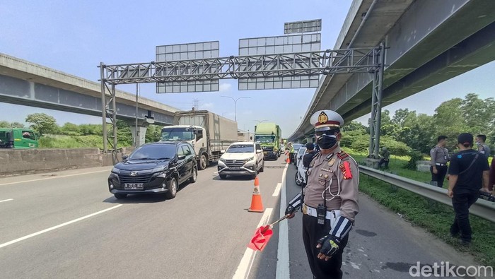 Uji coba ganjil genap mudik di Tol Cikampek