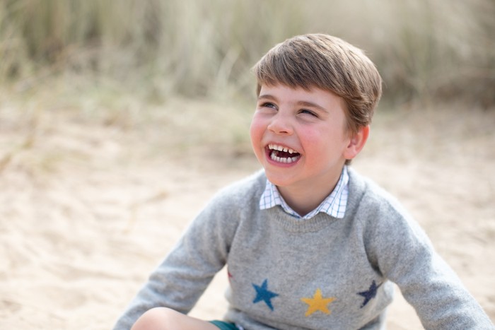 Ulang Tahun ke-4 Pangeran Louis This undated photo provided by Kensington Palace shows Britains Prince Louis ahead of his fourth birthday on Saturday, April 23, 2022. The photograph was taken earlier this month in Norfolk, England, by his mother, Kate, the Duchess of Cambridge. (The Duchess of Cambridge/Kensington Palace via AP)