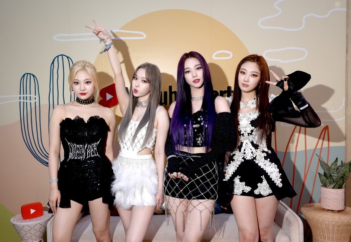 US-YOUTUBE-ARTIST-LOUNGE-AT-WEEKEND-2-OF-COACHELLA-2022-DAY-2 INDIO, CALIFORNIA - APRIL 23: (L-R) Ningning, Karina, Winter and Giselle of the South Korean girl group Aespa attend the YouTube Artist Lounge during Weekend 2 of Coachella 2022 at Empire Polo Club on April 23, 2022 in Indio, California. Roger Kisby/Getty Images for YouTube/AFP (Photo by Roger Kisby / GETTY IMAGES NORTH AMERICA / Getty Images via AFP)