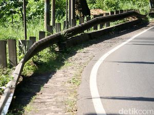 Waduh! Masih Ada Pagar Pembatas Jalan Rusak di Jalur Nagreg
