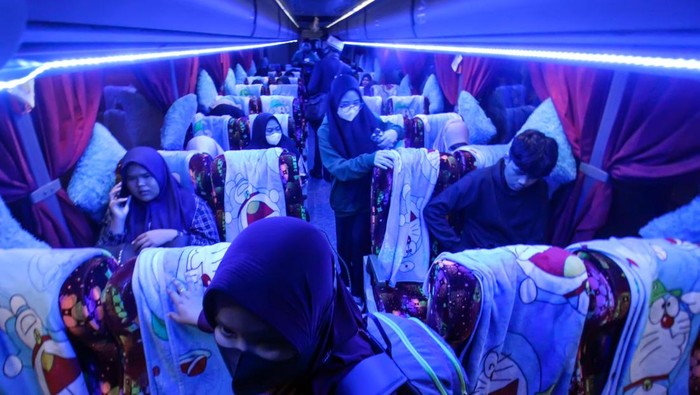 Jumlah penumpang Terminal Lhokseumawe, Aceh, mengalami peningkatan menjelang lebaran. Warga mulai berdatangan untuk mudik ke kampung halaman.