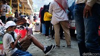 Ramainya warga yang mulai mudik sejalan dengan imbauan Presiden Jokowi untuk menghindari puncak arus mudik yang diperkirakan tanggal 28-30 April 2022.  