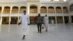 Warga Pakistan Khusyuk Iktikaf untuk Raih Lailatulqadar
