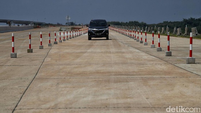 Jalan Tol Jakarta-Cikampek (Japek) II Selatan standby dibuka jika terjadi kemacetan parah selama arus mudik dan balik Lebaran 2022.