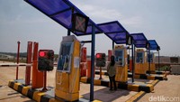 Dikarenakan kami dari Gerbang Tol Padalarang, maka saat mengakses jalur fungsional Tol Japek II Selatan harus membayar tarif sebesar Rp 35.500. Itu merupakan tarif Tol Cipularang hingga GT Sadang. 