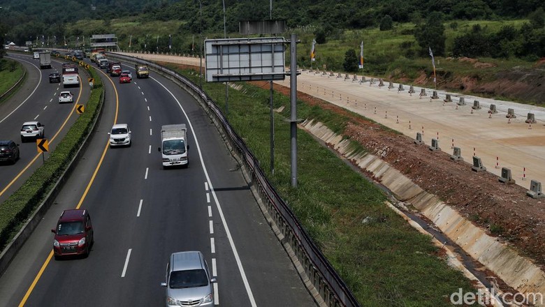 Jalan Tol Jakarta-Cikampek (Japek) II Selatan standby dibuka jika terjadi kemacetan parah selama arus mudik dan balik Lebaran 2022.