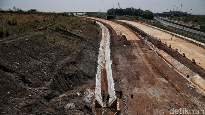 Jalan Tol Jakarta-Cikampek (Japek) II Selatan standby dibuka jika terjadi kemacetan parah selama arus mudik dan balik Lebaran 2022.