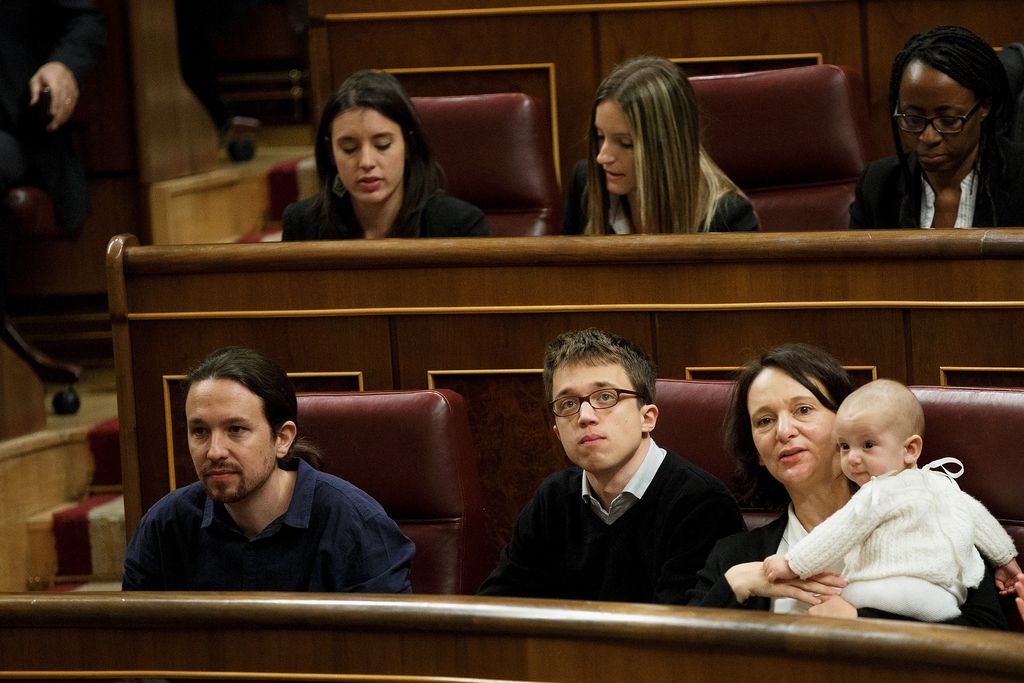MADRID, SPAIN - JANUARY 13:  (L-R bottom) Leader of Podemos (We Can) party Pablo Iglesias and Podemos members Inigo Errejon and Carolina Bescansa sit as Bescansa holds her son during the inaugural meeting of the eleventh legislature of the Congress of Deputies at the Spanish Parliament on January 13, 2016 in Madrid, Spain. For the first time the congress will have four main parties with the new arrival of center right wing party Ciudadanos (Citizens) and left wing party Podemos (We Can), instead of a two party system made mainly of Spanish Socialist Party (PSOE) and Partido Popular (People's Party). After this congress meeting, King Felipe VI will have to nominate a candidate for Prime Minister.  (Photo by Pablo Blazquez Dominguez/Getty Images)