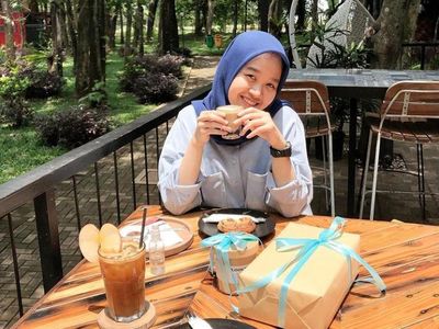 Ini Sosok Calon Istri Bintang Emon yang Doyan Ngopi