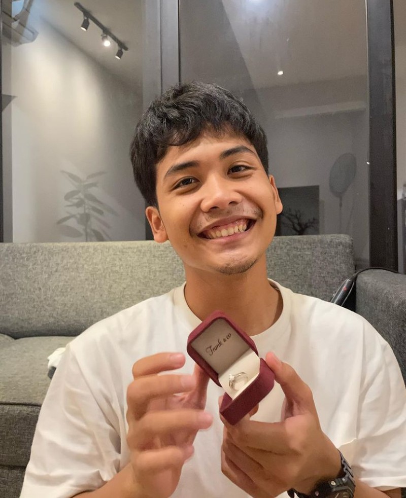 Ini Sosok Calon Istri Bintang Emon yang Doyan Ngopi