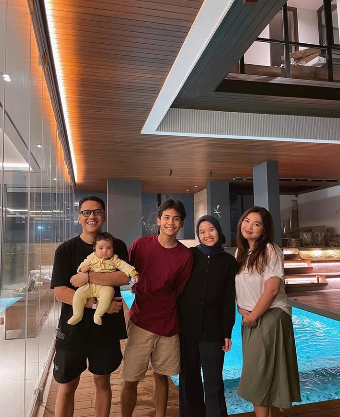 Alca Calon Istri Bintang Emon Ini Sosok Calon Istri Bintang Emon yang Doyan Ngopi