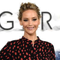 Saat ini ibu satu anak tersebut memilih riasan alis lebih tebal yang tampak natural. Foto: Getty Images