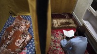 Selain itu, umat muslim juga beriktikaf di masjid ini.