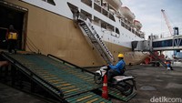 Jadwal mudik rute Jakarta – Semarang – Surabaya dengan KM Dobonsolo yaitu tanggal 26 April 2022 Jam 13:00 WIB dan KM Ciremai tanggal 29 April 2022 Jam 22:00 WIB. Sedangkan jadwal balik rute Surabaya – Semarang – Jakarta dengan KM Ciremai tanggal 9 Mei 2022 Jam 17:00 WIB dan KM Dobonsolo tanggal 11 Mei 2022 Jam 17:00 WIB