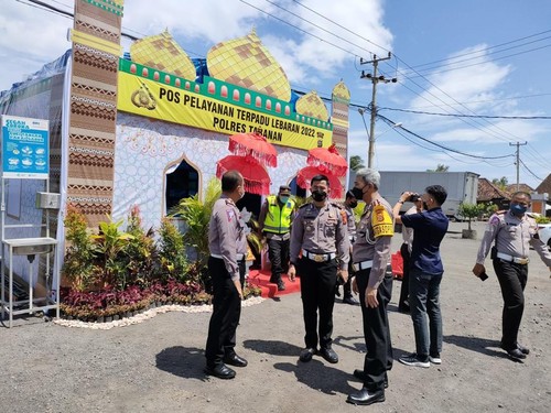 Kegiatan monitoring pendirian pos pelayanan terpadu mudik 2022 di Desa Selabih, Kecamatan Selemadeg Barat, Senin (25/4/22)