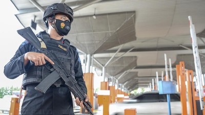 Bawa Senjata Laras Panjang, Brimob Jaga Gerbang Tol Palimanan