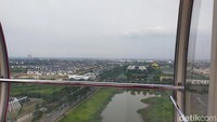 Traveler bisa melihat suasana sore hari dari ketinggian, sambil mengambil foto. (Tasya Khairally/detikcom)