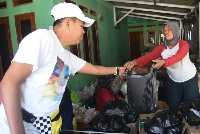 Dedi Mulyadi saat Cek BPNT Dedi Mulyadi saat Cek BPNT