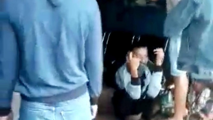 Detik-detik anak di bawah umur di Makassar dikeroyok warga gegara dituding pelaku teror busur panah (Dok. Istimewa)