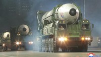 Seperti diketahui, rudal balistik antarbenua (ICBM) terbaru yang dijuluki rudal monster ini menarik perhatian publik dunia usai Korea Utara klaim berhasil meluncurkan rudal ICBM tipe terbaru, Hwasong-17.  
