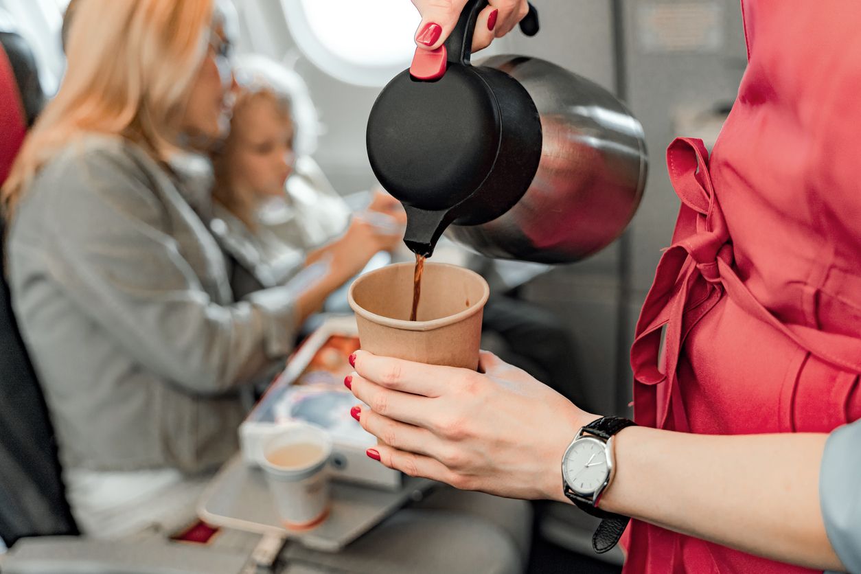 Ilustrasi kopi di pesawat