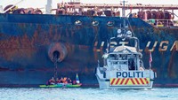 Imbas aksi tersebut, polisi Norwegia mengatakan pihaknya telah menangkap 20 juru kampanye Greenpeace dan Extinction Rebellion yang pada hari Senin memblokir sebuah kapal tanker untuk mengirimkan minyak Rusia ke terminal Exxon Mobil. Juru bicara perusahaan mengatakan kepada Reuters, Esso Norwegia telah setuju membeli minyak Rusia sebelum konflik dimulai dan tidak memiliki rencana pembelian lebih lanjut dari Rusia. Muatan kapal tanker tersebut digunakan untuk pencampuran minyak gas laut untuk industri perkapalan, tambah perusahaan.