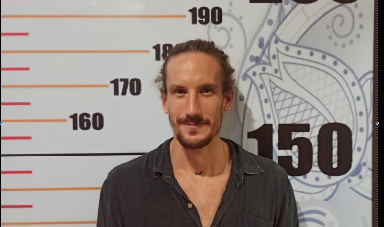 Jeffrey Craigen , bule kanada yang menari telanjang di Gunung Batur.