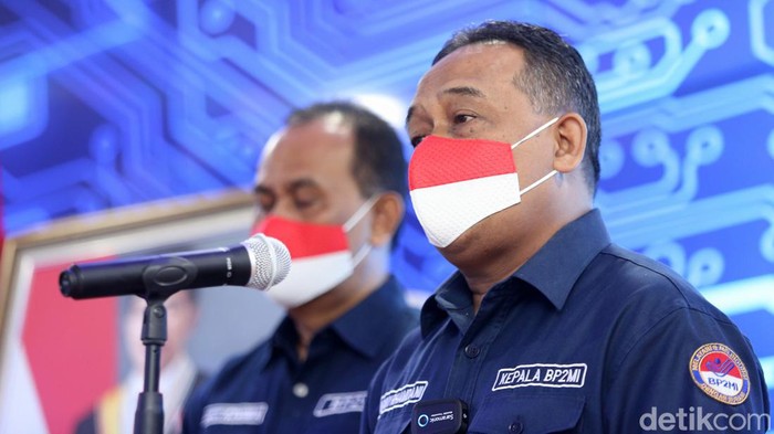 Kepala BP2MI, Benny Rhamdani berserta staf memberikan pemaparan Penanganan Kepulangan PMI Jelang Hari Raya Idul Fitri 1443 H di Kantor BP2MI Jakarta, Selasa (26/4/2022). Badan Pelindungan Pekerja Migran Indonesia (BP2MI) memperkirakan 12.134 pekerja migran Indonesia (PMI) yang bekerja di luar negeri yang akan kembali ke tanah air jelang Hari Raya Idul Fitri 1443 H.