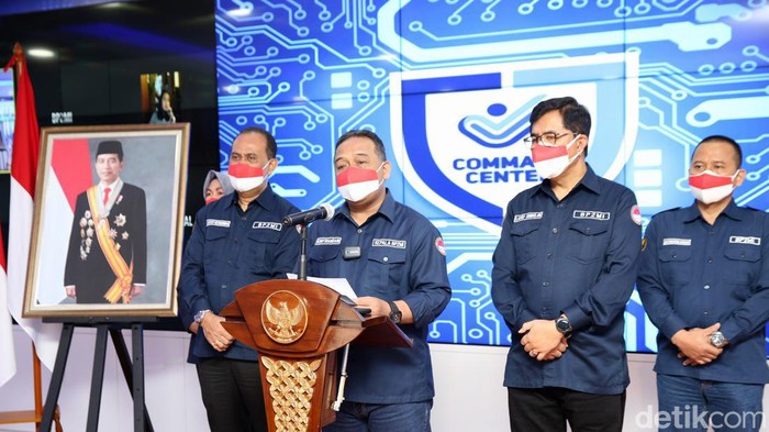 Kepala BP2MI, Benny Rhamdani berserta staf memberikan pemaparan Penanganan Kepulangan PMI Jelang Hari Raya Idul Fitri 1443 H di Kantor BP2MI Jakarta, Selasa (26/4/2022). Badan Pelindungan Pekerja Migran Indonesia (BP2MI) memperkirakan 12.134 pekerja migran Indonesia (PMI) yang bekerja di luar negeri yang akan kembali ke tanah air jelang Hari Raya Idul Fitri 1443 H.