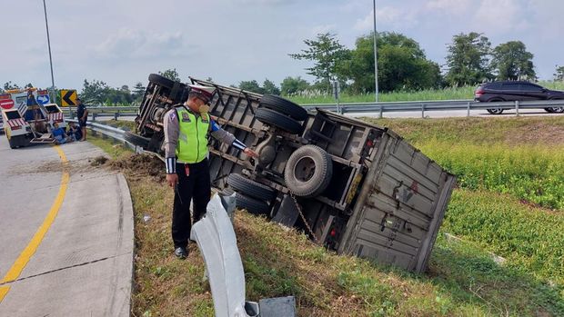 kecelakaan di tol ngawi