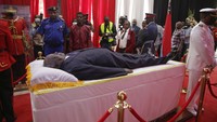 Kabar meninggalnya presiden ketiga Kenya itu diumumkan oleh Presiden Uhuru Kenyatta pada Jumat (22/4/2022) waktu setempat.