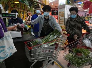 Warga Hong Kong Mendadak Panic Buying, Indomie Diborong!
