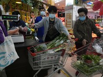 Warga Hong Kong Mendadak Panic Buying, Indomie Diborong!