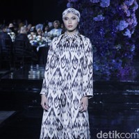 Pagelaran busana Raya 2022 Denny Wirawan mengusung tema Al Raiya di Hotel Le Meridien, Jakarta, Jumat 22 April 2022. Foto: Mohammad Abduh/Detikcom.