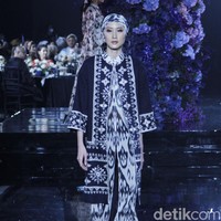 Pagelaran busana Raya 2022 Denny Wirawan mengusung tema Al Raiya di Hotel Le Meridien, Jakarta, Jumat 22 April 2022. Foto: Mohammad Abduh/Detikcom.