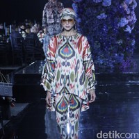 Pagelaran busana Raya 2022 Denny Wirawan mengusung tema Al Raiya di Hotel Le Meridien, Jakarta, Jumat 22 April 2022. Foto: Mohammad Abduh/Detikcom.