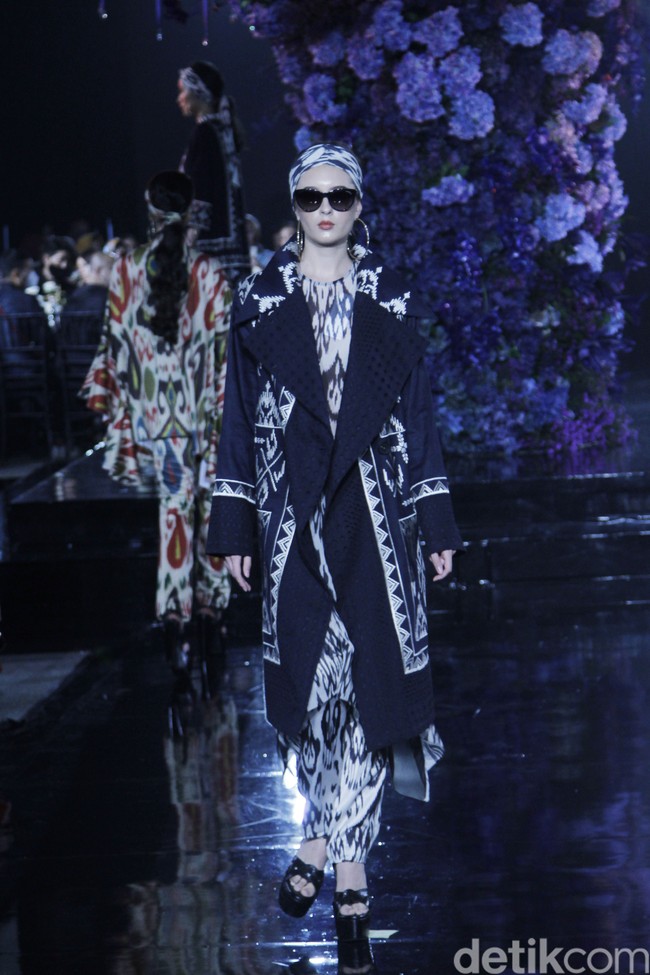 Pagelaran busana Raya 2022 Denny Wirawan mengusung tema Al Raiya di Hotel Le Meridien, Jakarta, Jumat 22 April 2022. Foto: Mohammad Abduh/Detikcom.