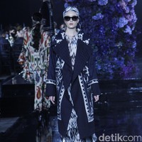 Pagelaran busana Raya 2022 Denny Wirawan mengusung tema Al Raiya di Hotel Le Meridien, Jakarta, Jumat 22 April 2022. Foto: Mohammad Abduh/Detikcom.