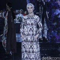 Pagelaran busana Raya 2022 Denny Wirawan mengusung tema Al Raiya di Hotel Le Meridien, Jakarta, Jumat 22 April 2022. Foto: Mohammad Abduh/Detikcom.