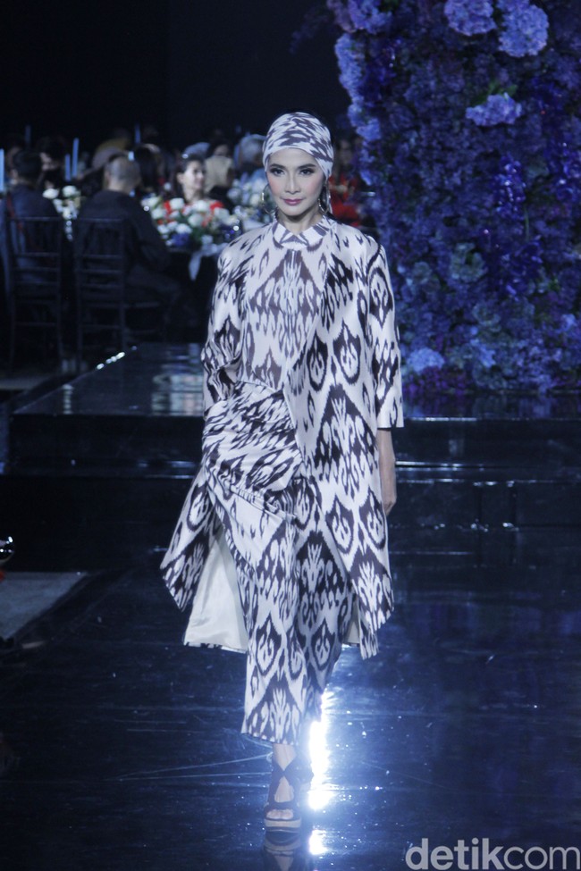 Pagelaran busana Raya 2022 Denny Wirawan mengusung tema Al Raiya di Hotel Le Meridien, Jakarta, Jumat 22 April 2022. Foto: Mohammad Abduh/Detikcom.