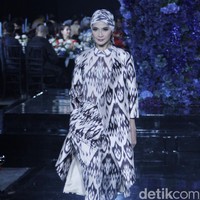 Pagelaran busana Raya 2022 Denny Wirawan mengusung tema Al Raiya di Hotel Le Meridien, Jakarta, Jumat 22 April 2022. Foto: Mohammad Abduh/Detikcom.