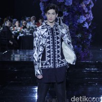 Pagelaran busana Raya 2022 Denny Wirawan mengusung tema Al Raiya di Hotel Le Meridien, Jakarta, Jumat 22 April 2022. Foto: Mohammad Abduh/Detikcom.